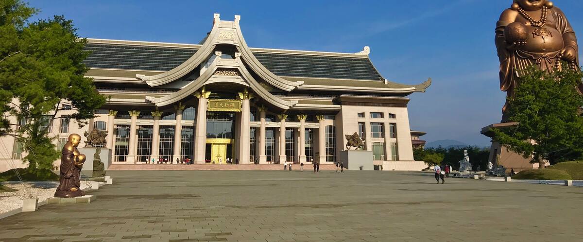 天恩彌勒佛院大殿與彌勒佛巨像