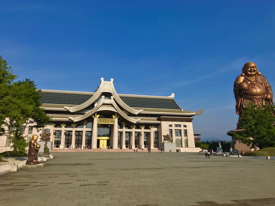 天恩彌勒佛院大殿與彌勒佛巨像