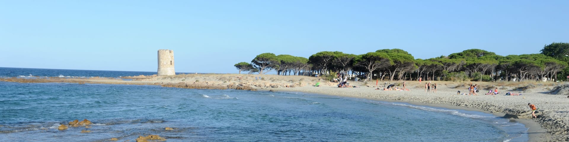 Spiaggia e torre di San Giovanni sull'isola di Sardegna