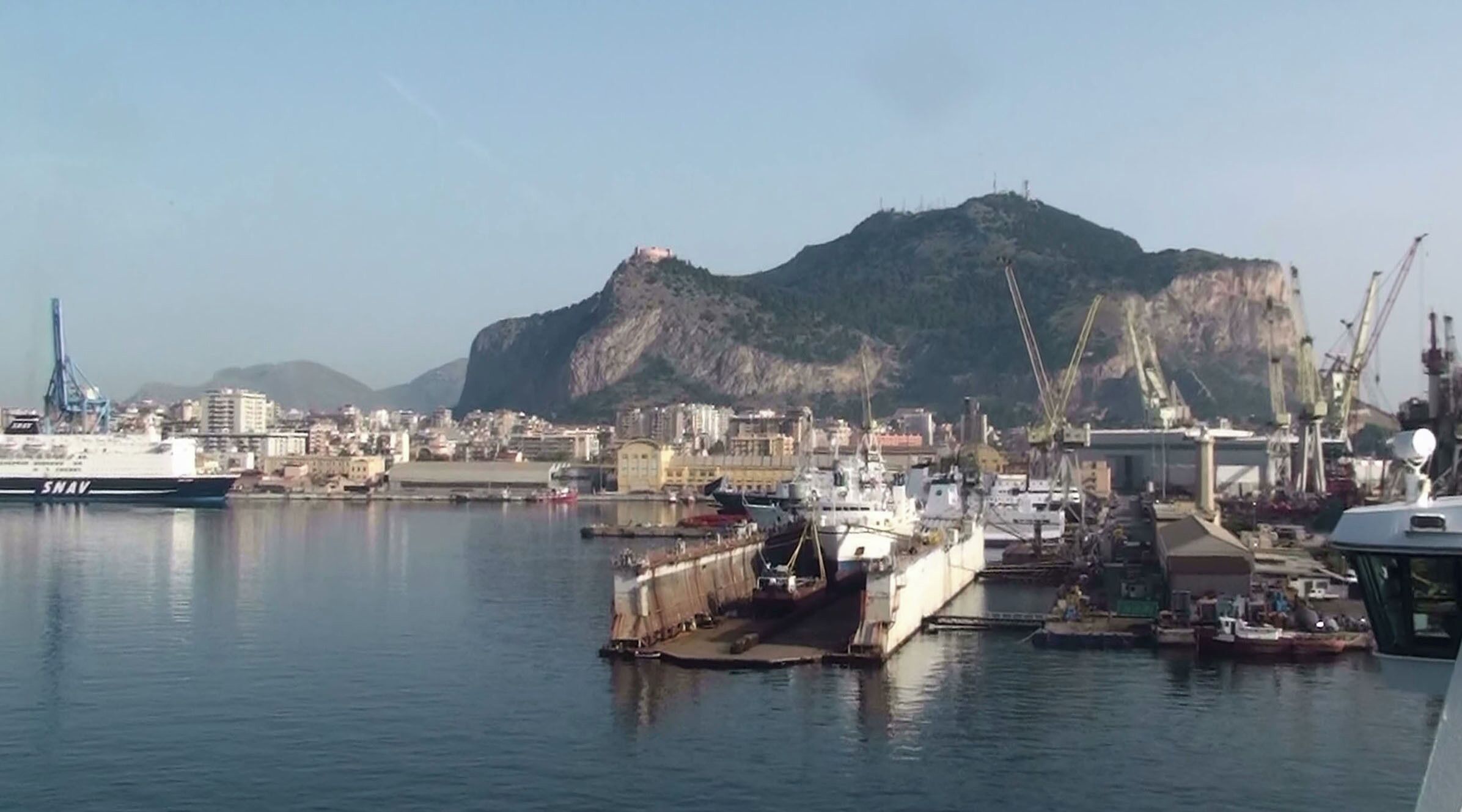 Monte Pellegrino visto dal porto.