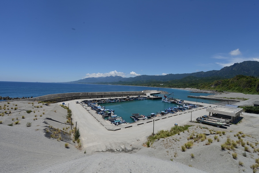Blue sky over Changbin Fishing Port.
