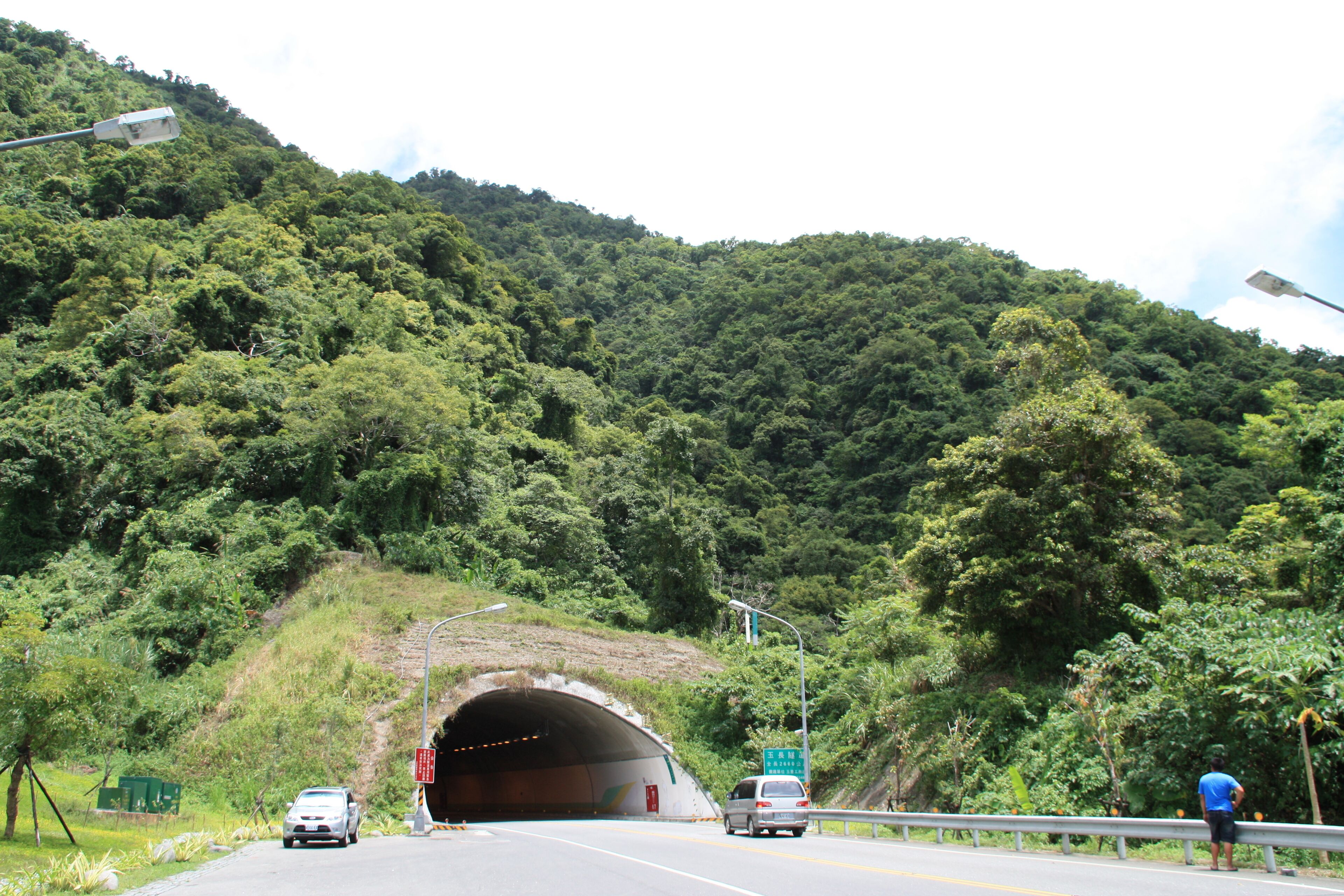 Taitung County Changbin Township YùZhăng Rd (HWY 30) Rest area at east side of the tunnel to FùLǐ Entry of the tunnel Map is out of date. Position and heading will be adapted, when actualized map is available. Lord Koxinga (talk) 12:41, 1 May 2013 (UTC)