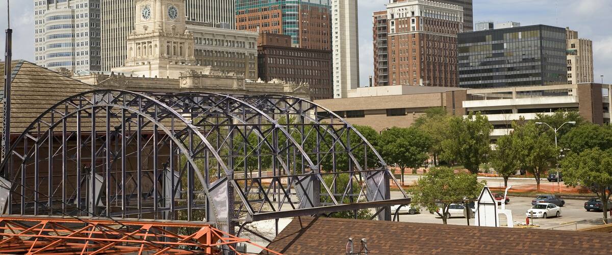 Old Railroad Station framing view of Des Moines skyline, capital of Iowa