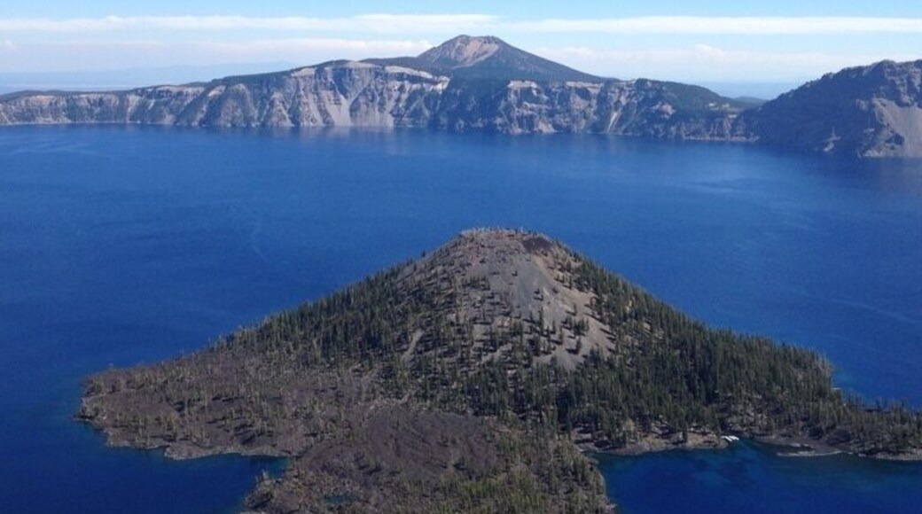 The view of the lake from watchman trail. Really cool hike and definitely worth it. #lake #oregon #nature #pretty