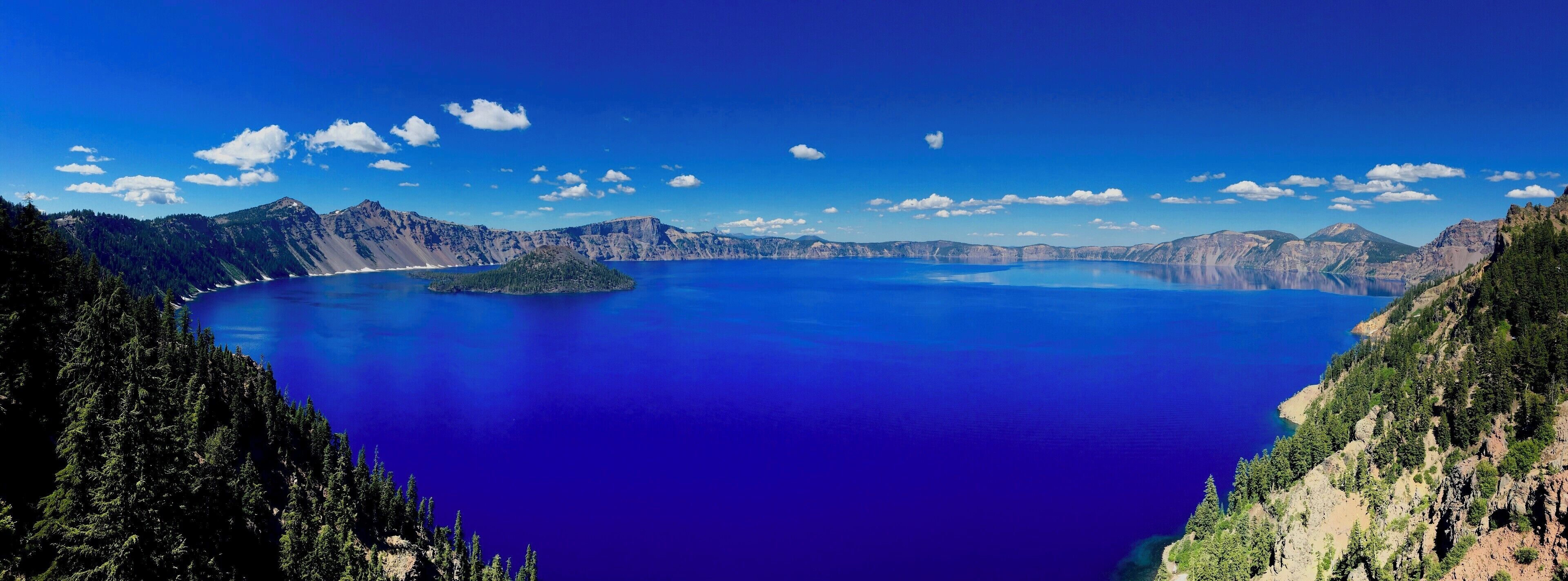 Crater Lake unquestionably the bluest lake in the world.

#BSVblue 
