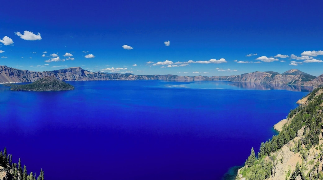 Crater Lake unquestionably the bluest lake in the world.
#BSVblue