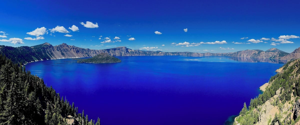 Crater Lake unquestionably the bluest lake in the world.
#BSVblue