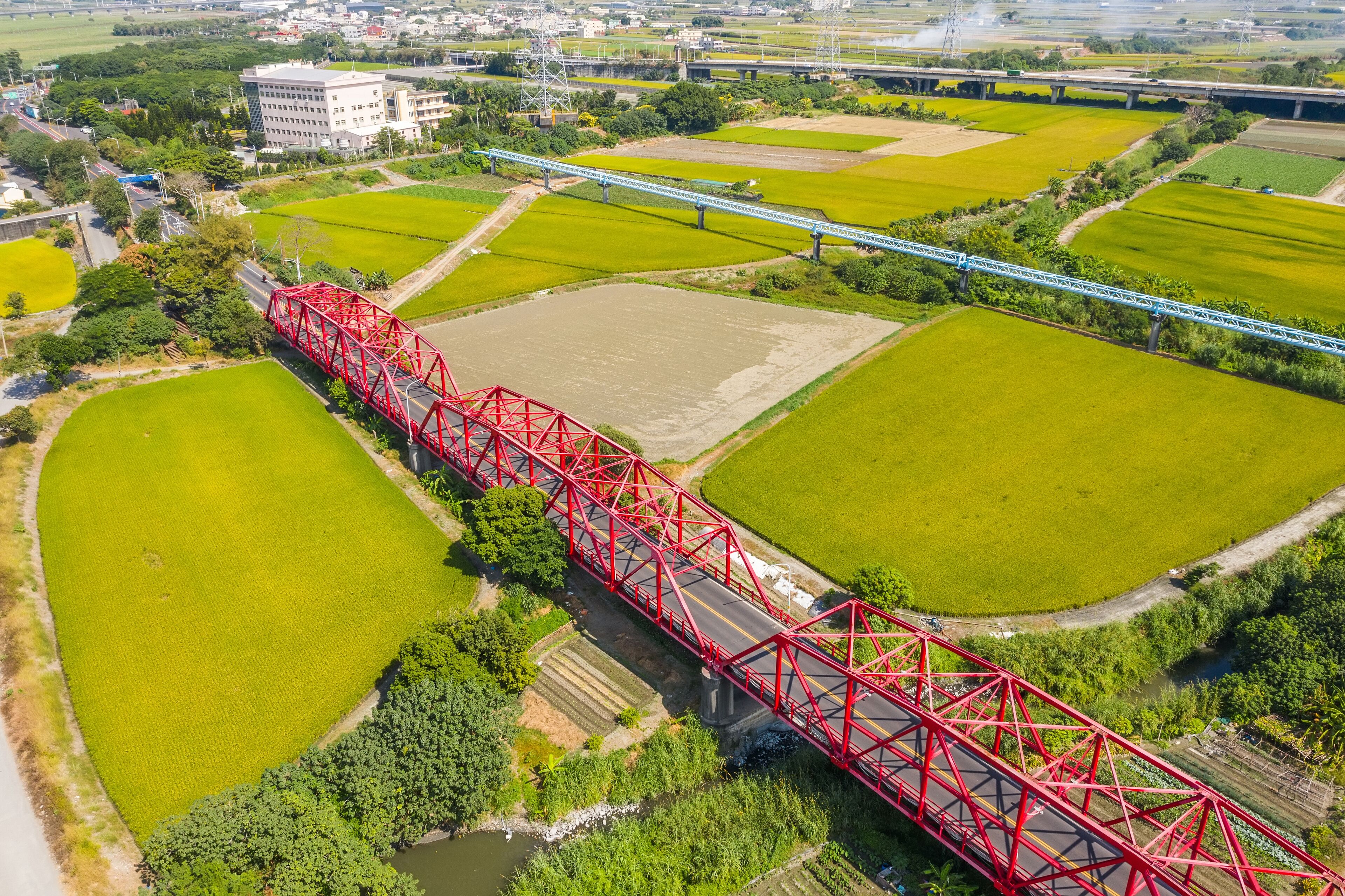 red famous Xilou Bridge