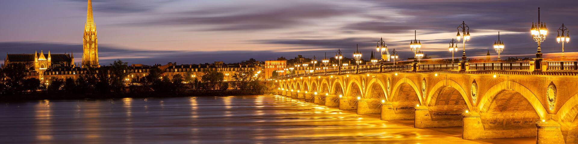 Illumination du Pont de pierre et de la ville de Bordeaux