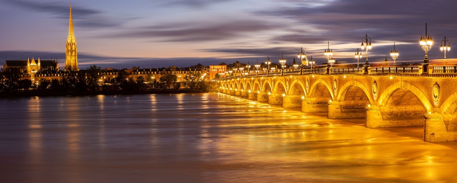 Illumination du Pont de pierre et de la ville de Bordeaux
