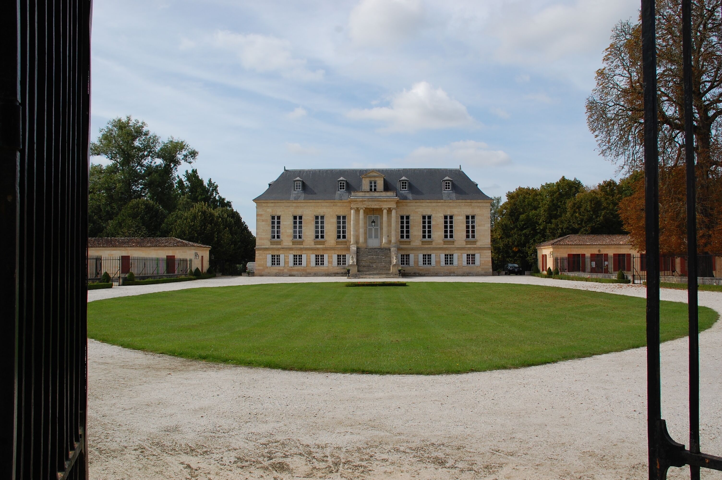 This building is indexed in the Base Mérimée, a database of architectural heritage maintained by the French Ministry of Culture, under the reference PA00083883 .