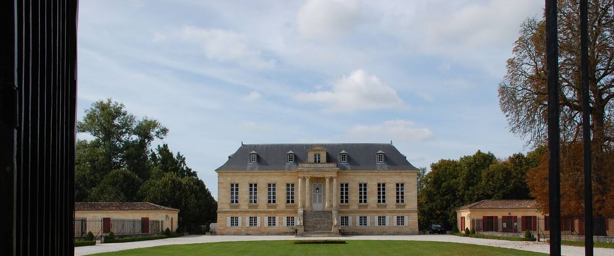 This building is indexed in the Base Mérimée, a database of architectural heritage maintained by the French Ministry of Culture, under the reference PA00083883 .