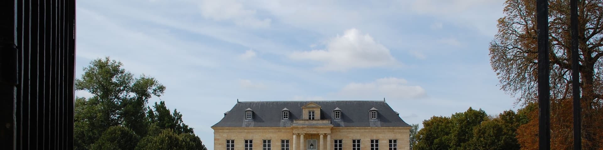 This building is indexed in the Base Mérimée, a database of architectural heritage maintained by the French Ministry of Culture, under the reference PA00083883 .