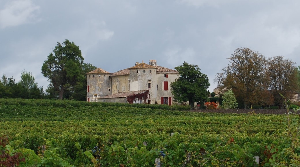 This building is indexed in the Base Mérimée, a database of architectural heritage maintained by the French Ministry of Culture, under the reference PA00083760 .