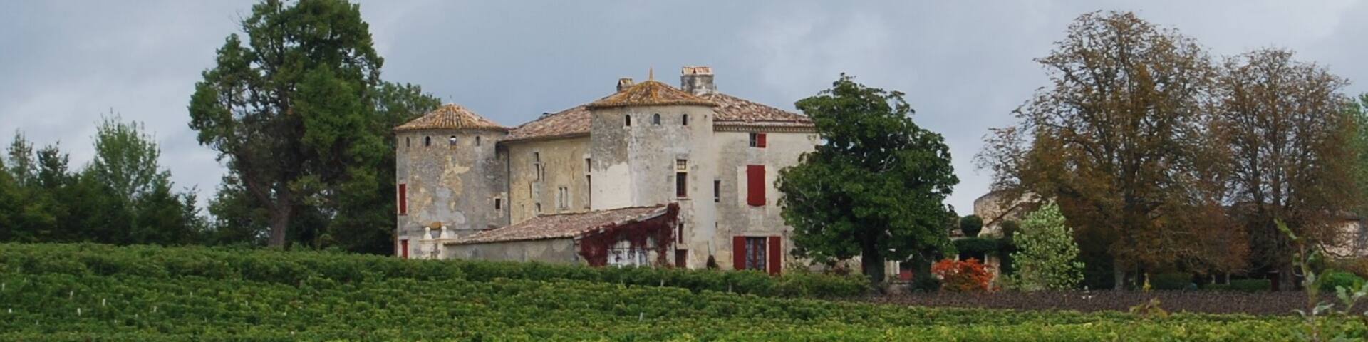This building is indexed in the Base Mérimée, a database of architectural heritage maintained by the French Ministry of Culture, under the reference PA00083760 .