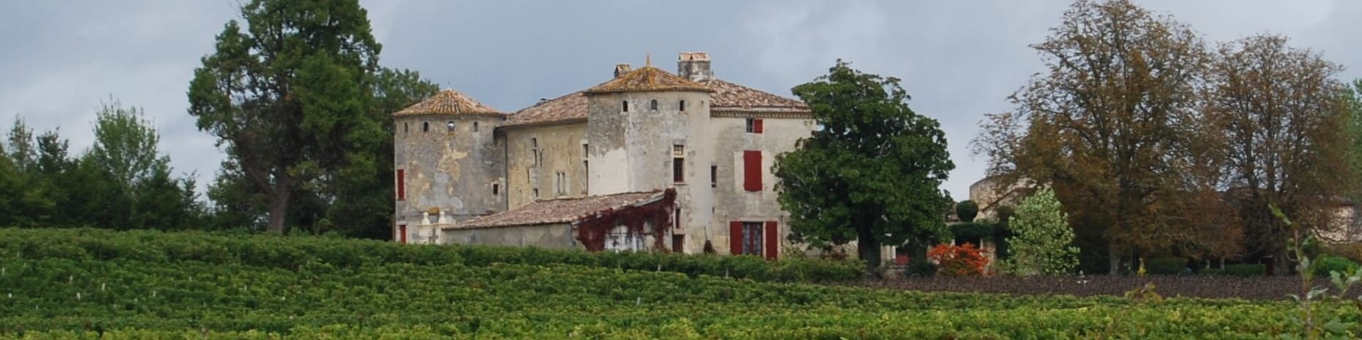 This building is indexed in the Base Mérimée, a database of architectural heritage maintained by the French Ministry of Culture, under the reference PA00083760 .