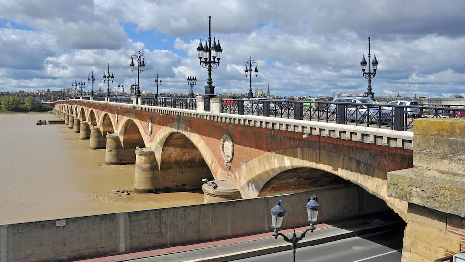 This building is indexed in the Base Mérimée, a database of architectural heritage maintained by the French Ministry of Culture, under the reference PA33000067 .