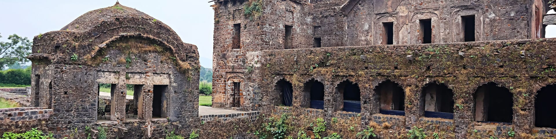 Ruined view of Queen's Palace with well, located in Ramnagar, Mandla, Madhya Pradesh