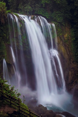 The Pulahpanzak waterfall seen from one of its viewpoints.