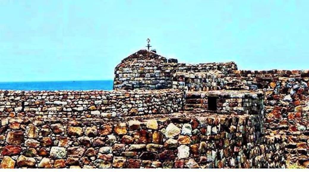 Situated in the Arabian Sea, most of what's left of Sindhudurg fort is ruins. It can only be reached by a boat and is a decent place to chill out, if the sun permits. I got to know about it when I visited Malvan this monsoon. Have you been?
#incredibleindia #indiapictures #indiaclicks #indiatravel #travelpics #travelgram #picoftheday #instagood #instadaily #forts #architecture #heritage #latergram #monuments #ruins #maharashtra #konkan #solotravel #coastal #maharashtra_ig #malvan #nikoncoolpix #arabiansea #sindhudurg #india #seashore #fort #exploremore #wanderlust #traveling