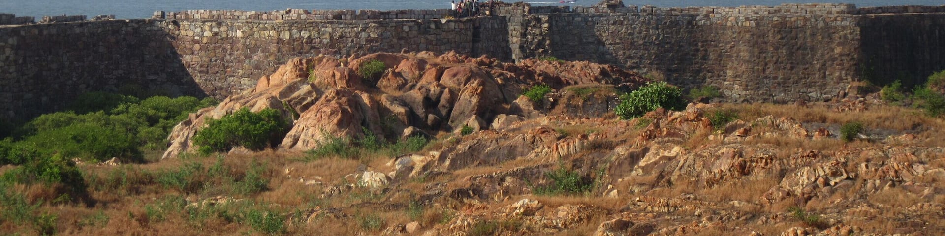 A sea fort which offers a spectacular view of the Arabian sea. Perfect for sunsets and dolphin spotting.