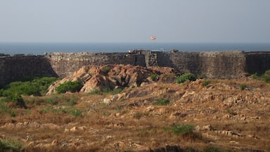 A sea fort which offers a spectacular view of the Arabian sea. Perfect for sunsets and dolphin spotting.