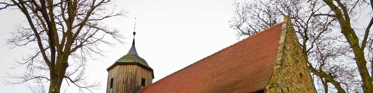 Evangelische Dorfkirche aus dem 13. Jahrhundert