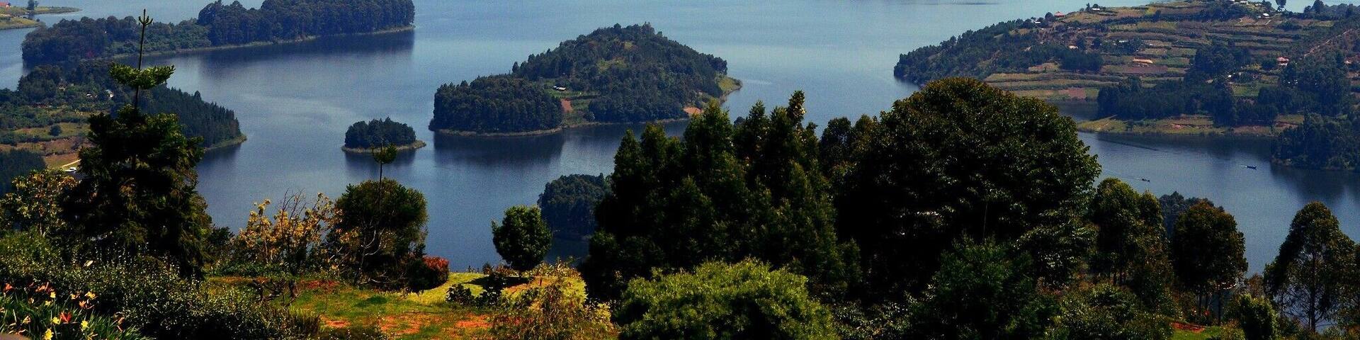 #BestOf5
Lake Bunyonyi- which translates to place of many little birds, is an appropriate name for this paradise.
Bunyonyi is a must see if you are in Uganda. 29 islands dot the spectacular lake which is the deepest in Uganda.
Stay at Entusi Resort and Retreat Center: a gorgeous space used for community engagement located right on the lake and only reachable by boat.