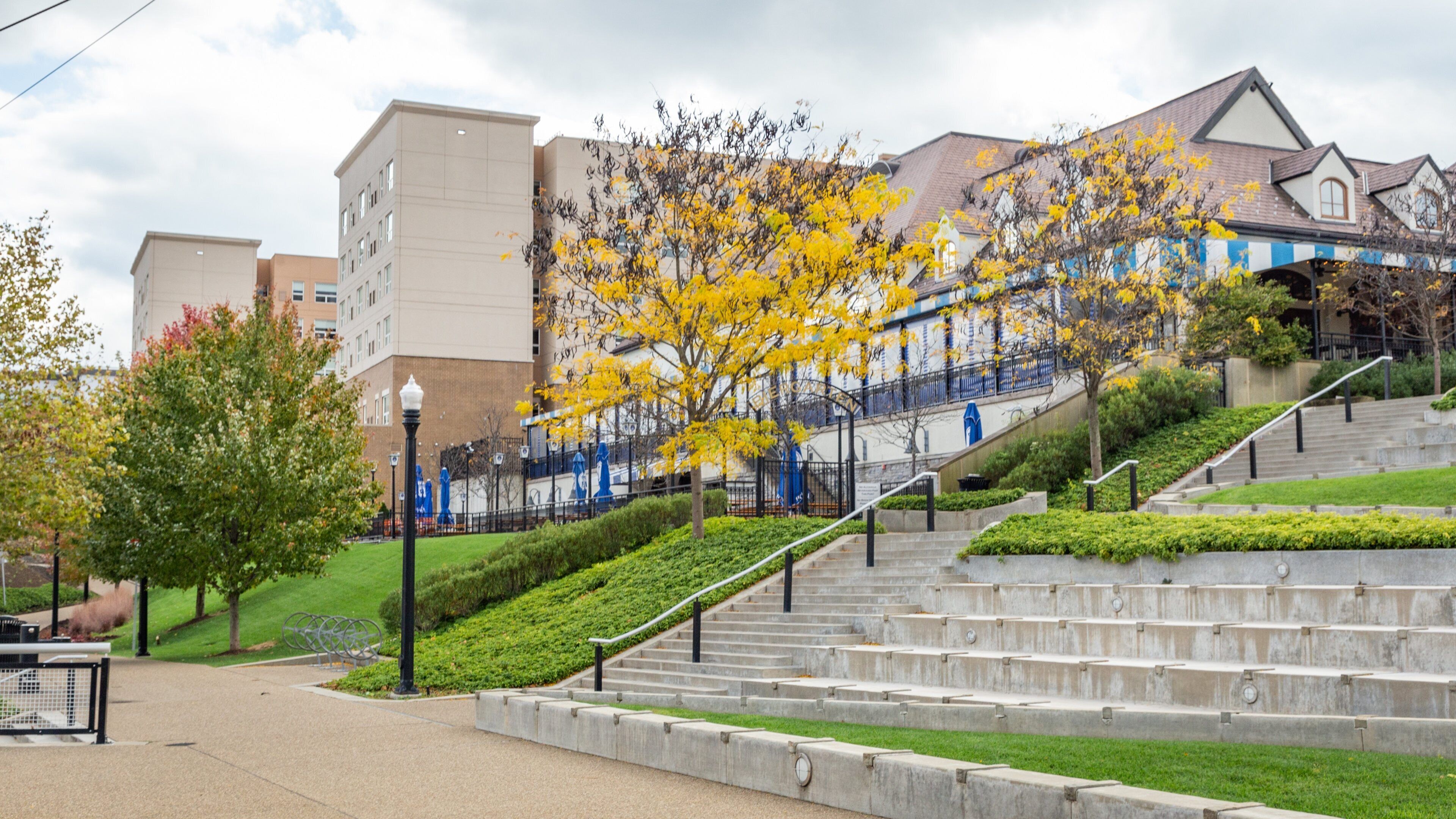 South Side Flats which includes a garden