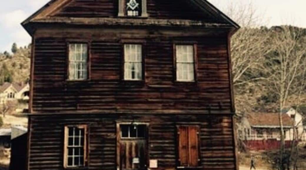 Love exploring old mining towns.