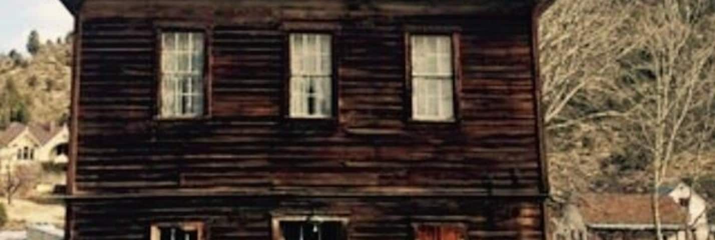 Love exploring old mining towns.