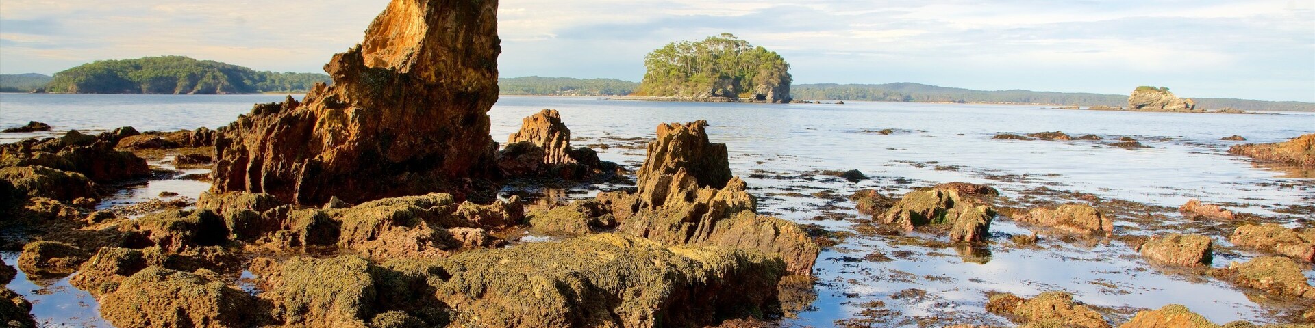 Batehaven which includes general coastal views and rugged coastline