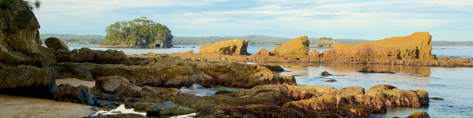 Batehaven which includes rugged coastline and general coastal views