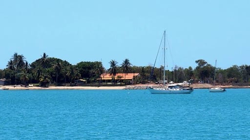 If you can ignore the large bauxite refinery, Gove yacht club is actually very pretty indeed! Open on weekends is a popular place for locals and visitors, and has some decent food on offer. #waterlust
www.cheskiesgaplife.com/gove-unexpected-weekend