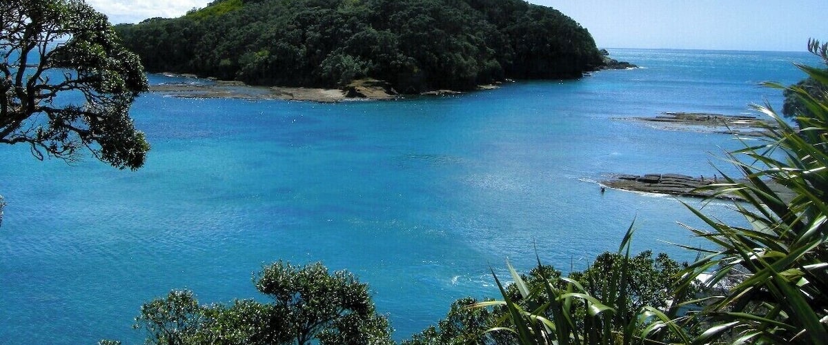 A popular place to visit for a picnic or get your feet wet and go scuba diving or snorkelling in this marine reserve!
#newzealand