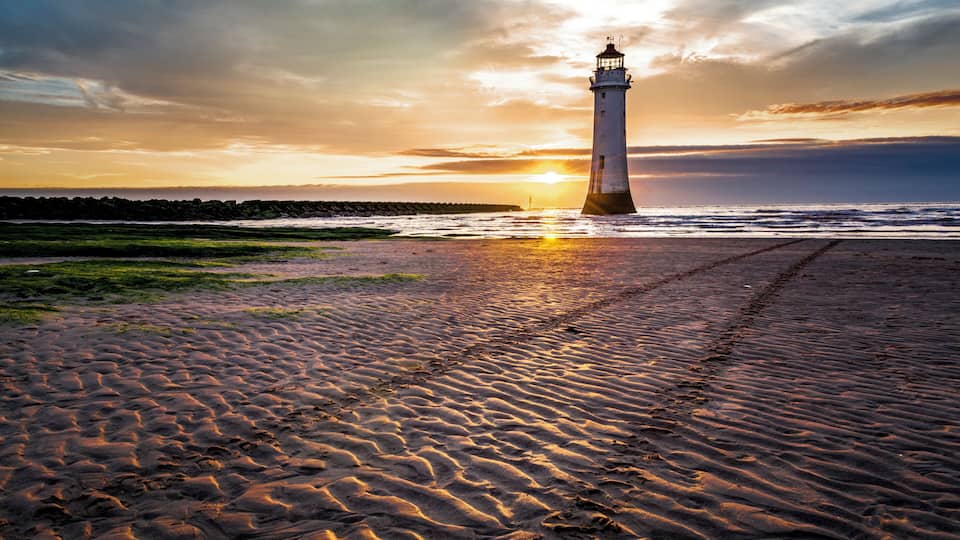 Perch Rock Lighthouse Wikidata has entry Q17547220 with data related to this item.