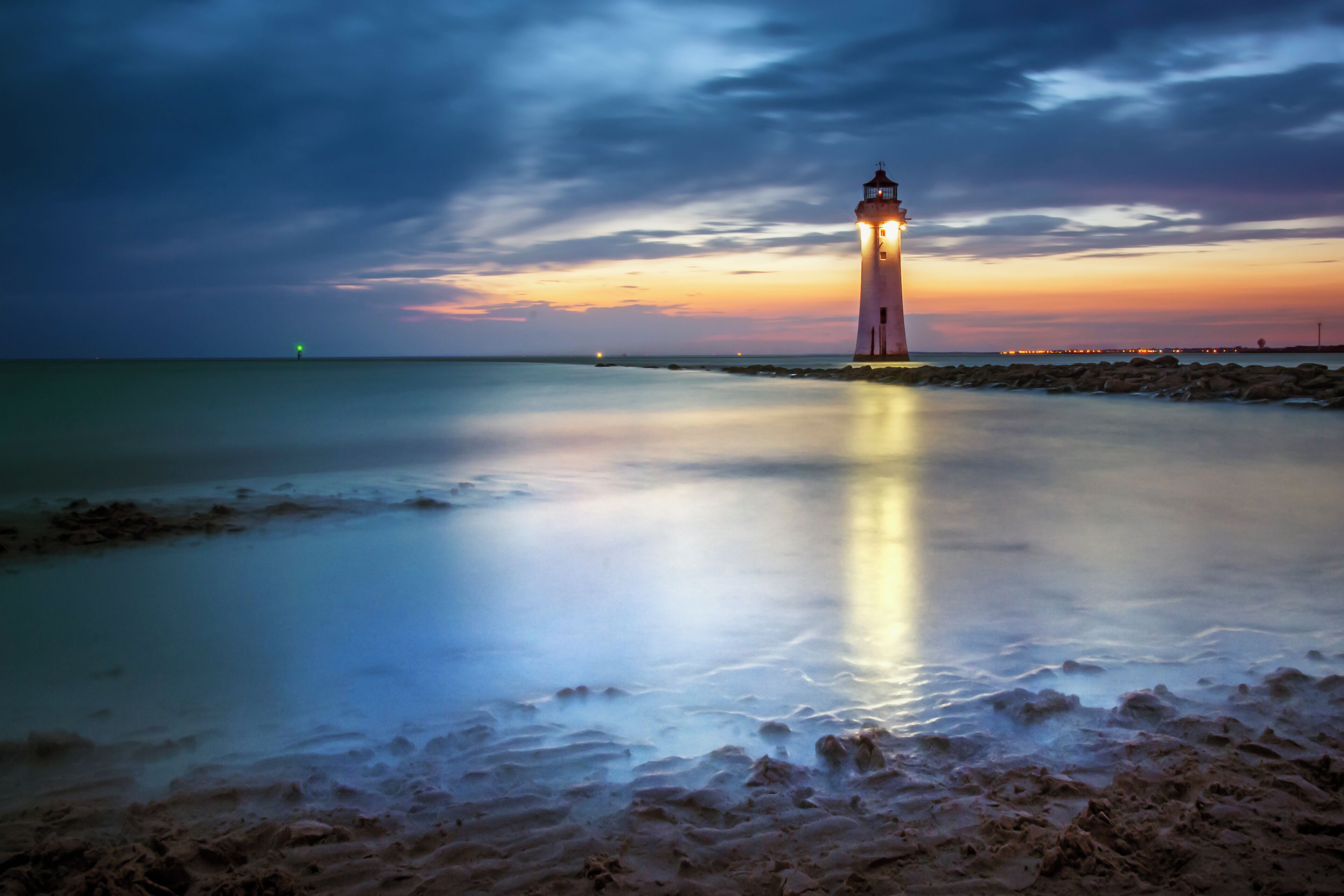 Perch Rock Lighthouse Wikidata has entry Q17547220 with data related to this item.