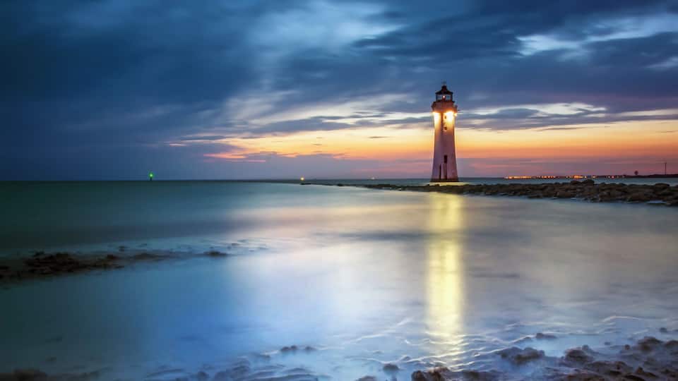 Perch Rock Lighthouse Wikidata has entry Q17547220 with data related to this item.