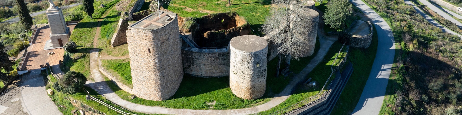 vista del castillo de Constantina en la provincia de Sevilla, España
