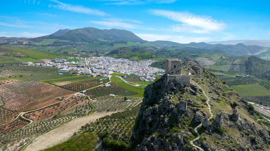 castillo del hierro junto al municipio de Pruna en la provincia de Sevilla, Andalucía