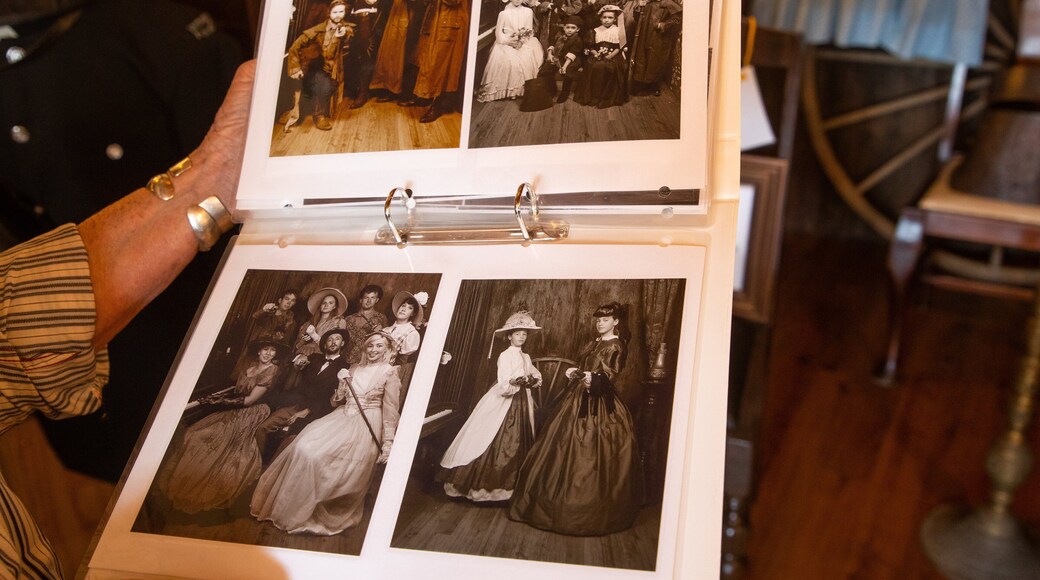 Glenrowan which includes heritage elements