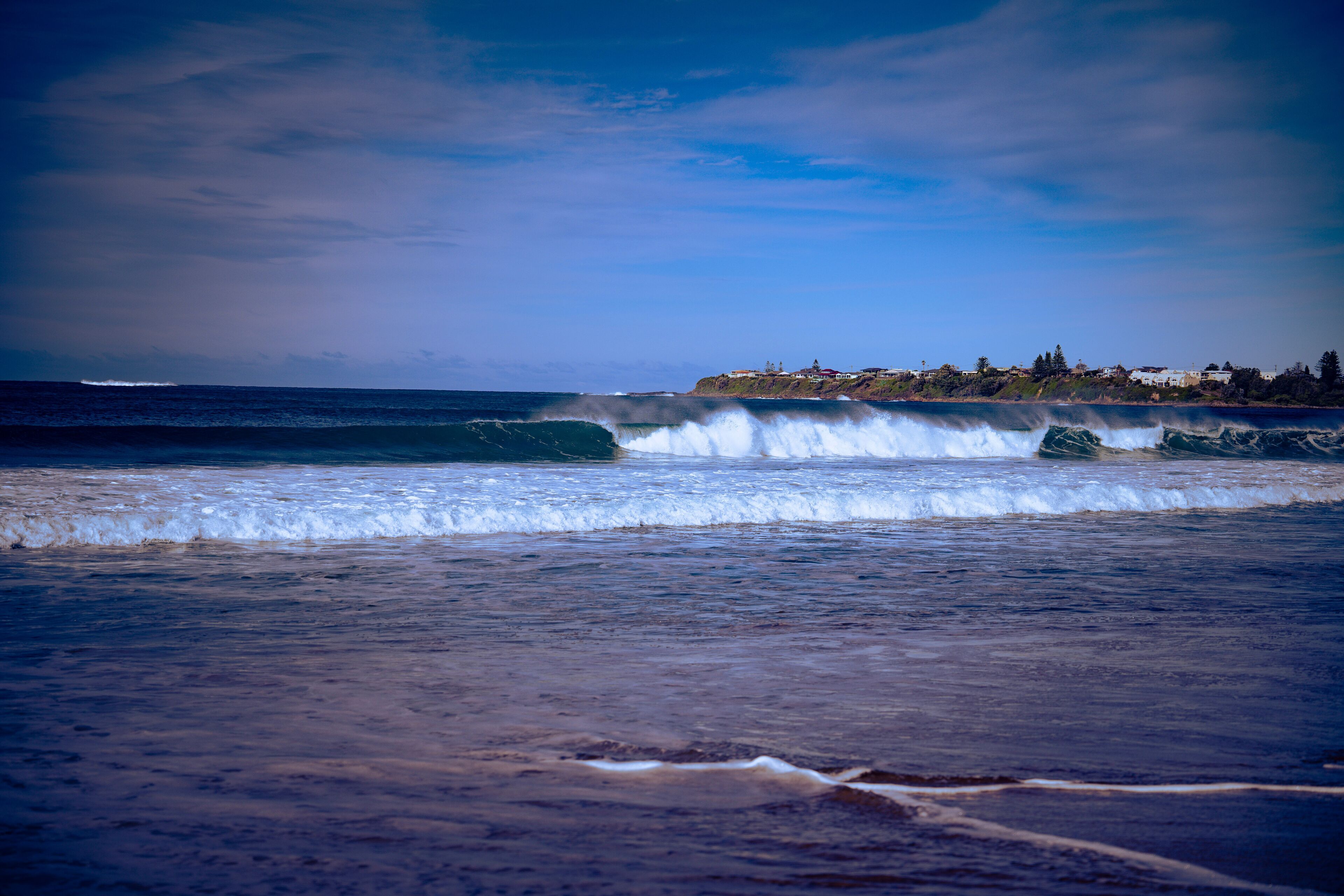 Beach waves crashing to shore