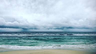 If there is one thing that Western Australia does well it's beaches, coasts and ocean.
On a 2 week roadtrip with my newly graduated son, we took our Hippie Camper and set off to see Western Australia before he started school back in Perth.
Best. Roadtrip. Ever.