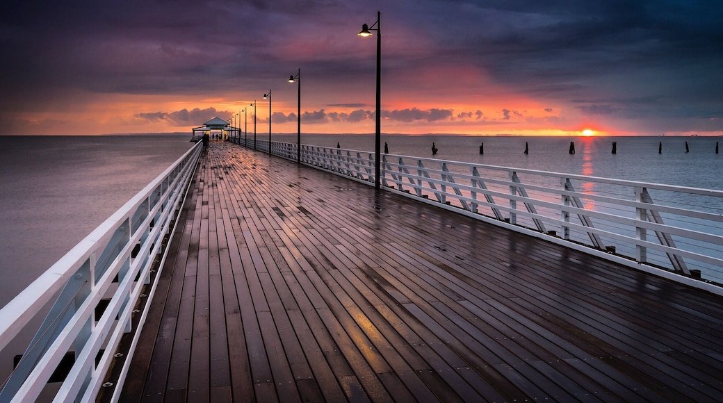 The popular Shorncliffe Pier has been rebuilt and is looking classy and charismatic as ever! The original pier was built in 1883 and has been closed to the public for the past 4 years as it was dismantled and its sturdier replacement was constructed. Although it's newer and whiter, it looks just the same as before, only better!
#australia #queensland #bestof5
#hometown
