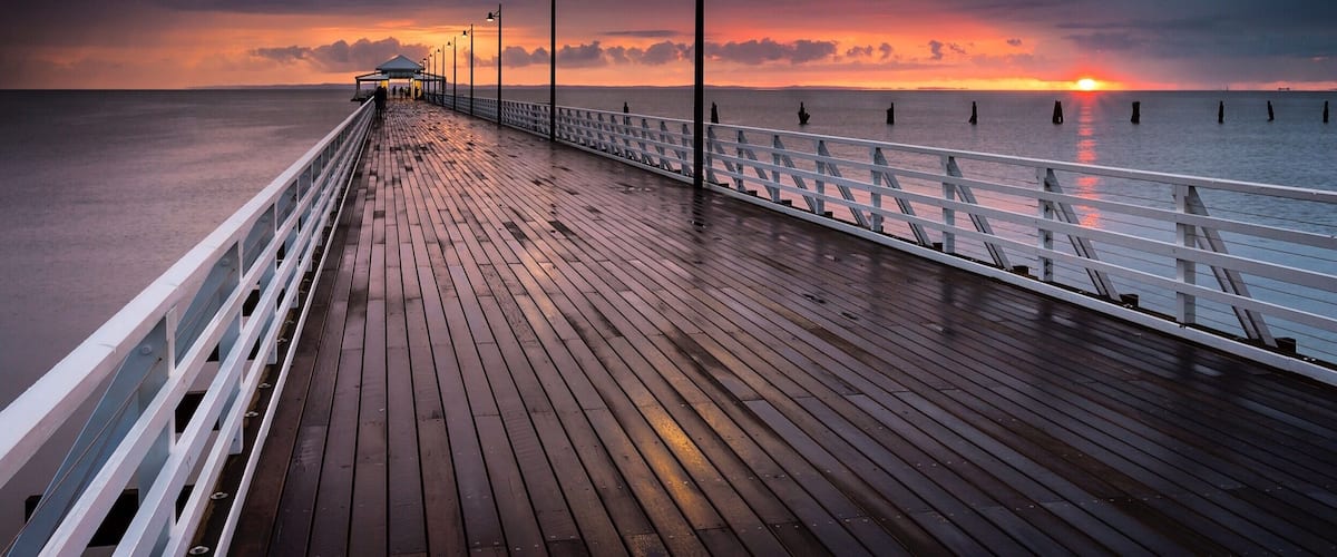 The popular Shorncliffe Pier has been rebuilt and is looking classy and charismatic as ever! The original pier was built in 1883 and has been closed to the public for the past 4 years as it was dismantled and its sturdier replacement was constructed. Although it's newer and whiter, it looks just the same as before, only better! 
#australia #queensland #bestof5
#hometown