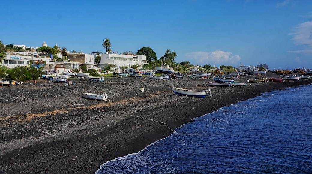 Stromboli vulcano 🇮🇹 black beach