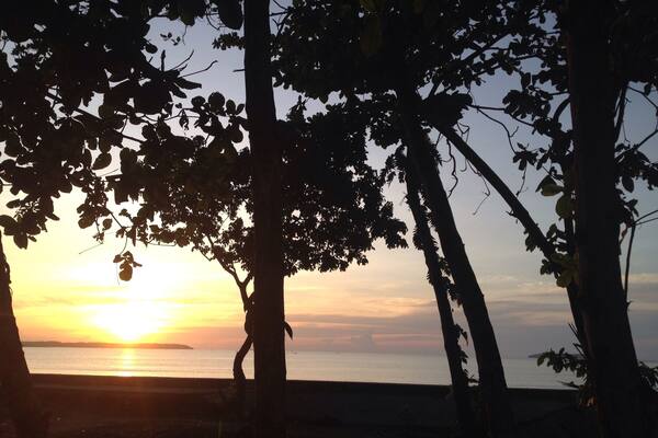 a sunrise in borongan seawall , an early morning walks embraced the fresh and cold breeze of the air .