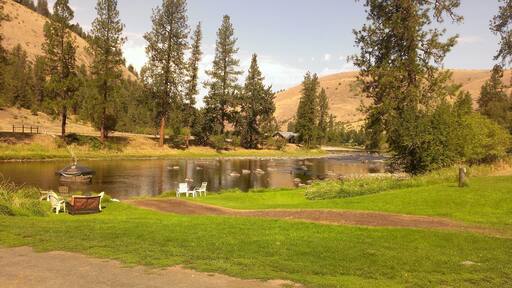 Beautiful ranch with horseback riding, fishing, and some rifles to shoot if you feel so inclined #lifeatexpedia