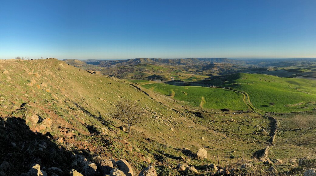 A sinistra è visibile Palazzolo Acreide, a destra in direzione sud-est.