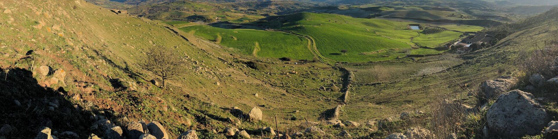 A sinistra è visibile Palazzolo Acreide, a destra in direzione sud-est.